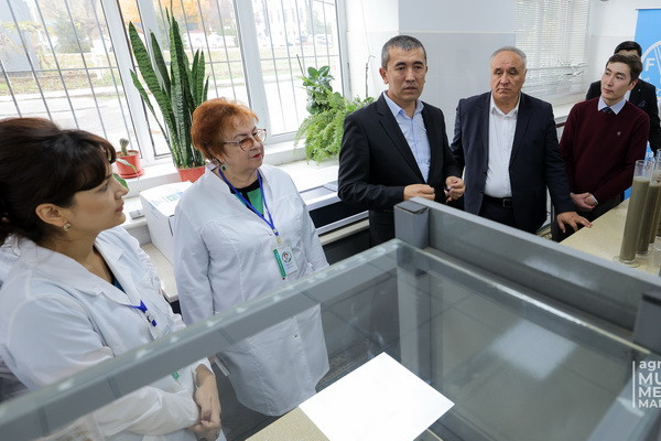 ФАО Ўзбекистонга тупроқ таҳлили учун юқори технологияли ускунани ҳадя қилди