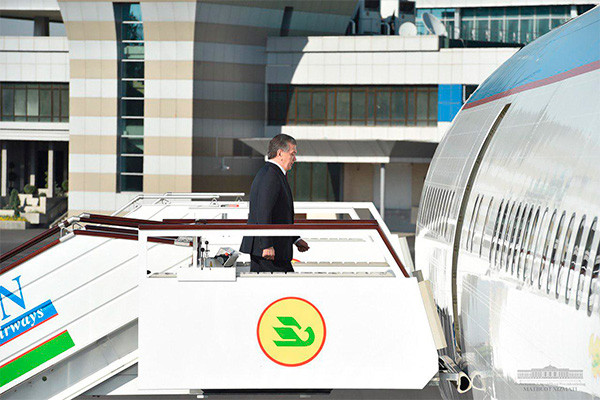 President of Uzbekistan leaves for UAE