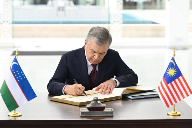 Shavkat Mirziyoyev visits the Islamic Arts Museum of Malaysia