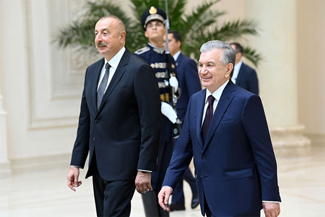 Президент Шавкат Мирзиёев начал государственный визит в Азербайджан