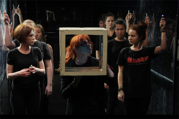 Превью нового спектакля «Аэропорт» пройдет в театре «Ильхом»