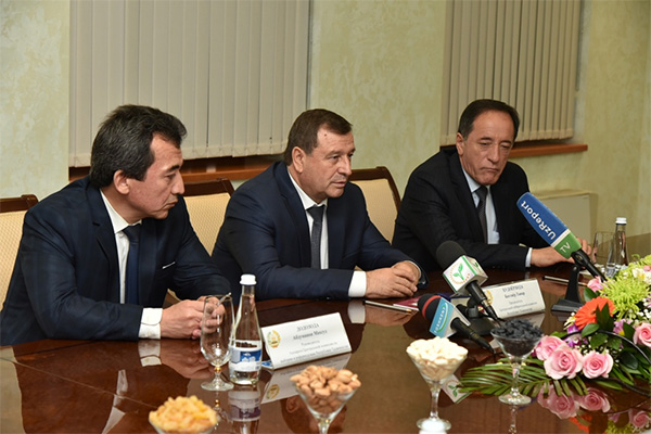 Главы ЦИКов Узбекистана и Таджикистана провели переговоры