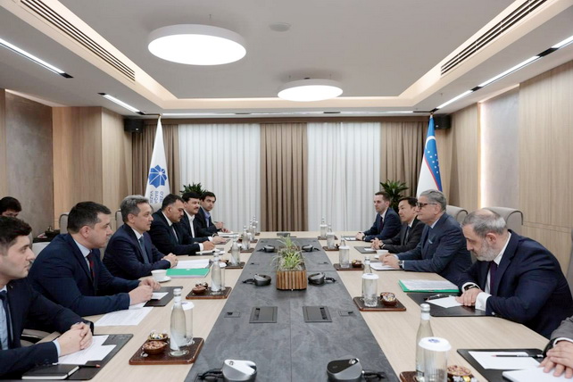 ЕАБР обсуждает с Узбекистаном цифровые проекты и ИИ-технологии