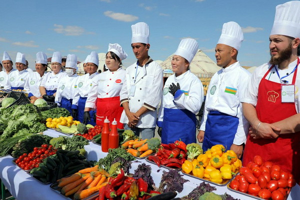 В Каракалпакстане прошел фестиваль «99 видов блюд из островной рыбы»