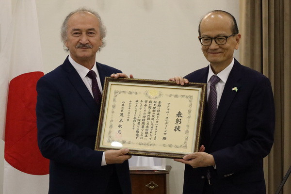 Акмал Нур награжден Почетной грамотой МИД Японии