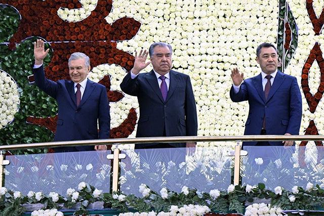 Шавкат Мирзиёев, Эмомали Рахмон и Садыр Жапаров приняли участие в концерте культур трех стран