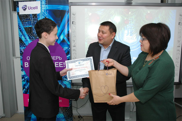 Группа детей прошла продвинутый курс программирования