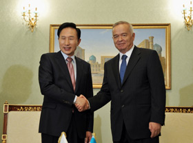 Uzbek President signs resolution on developing ties with Korea