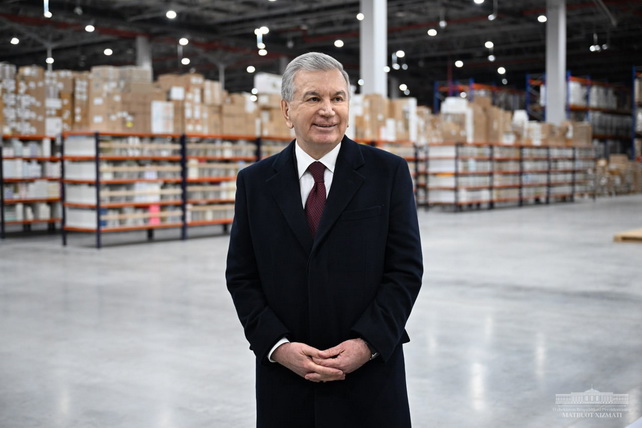 Шавкат Мирзиёев Grand Pharm логистика марказига ташриф буюрди