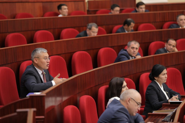 Законодательная палата приняла законопроект о присоединении Узбекистана к Евразийскому банку развития
