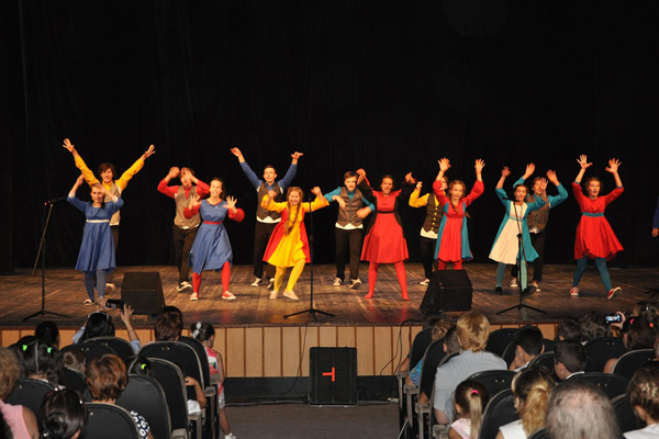 Uzbekistan establishes awards for playwrights and young directors