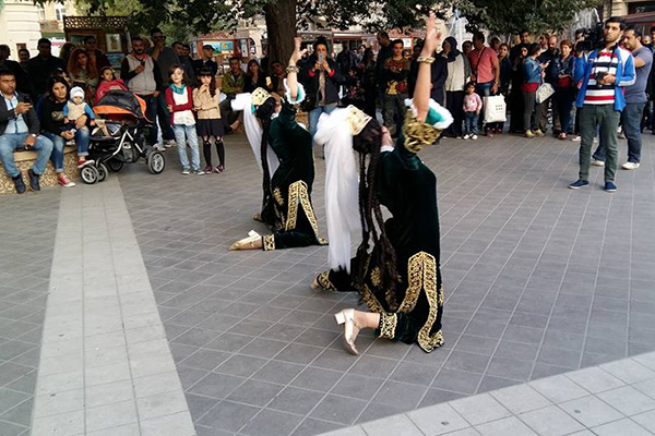 Узбекский ансамбль «Uzbegim yoshlari» покорил зрителей Азербайджана