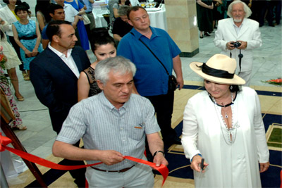 В Ташкенте открылась выставка Александра Винера