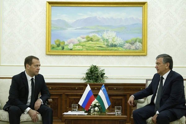 Премьер-министры Узбекистана и РФ провели встречу