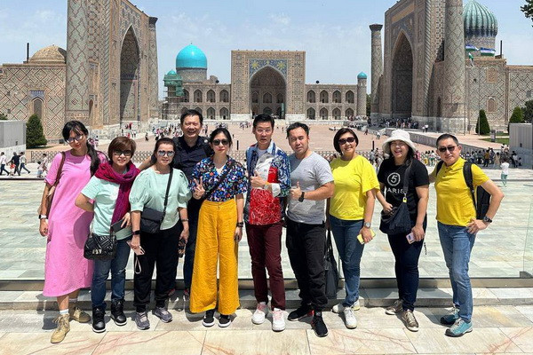 Ведущие туркомпании и представители СМИ из Сингапура в Узбекистане