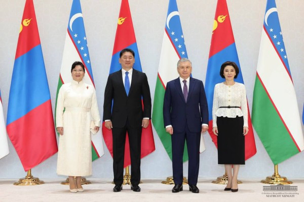 Начались переговоры Президентов Узбекистана и Монголии