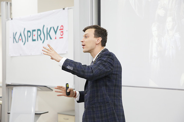 Эксперт Kaspersky Lab провел презентацию об киберугрозах в IUT
