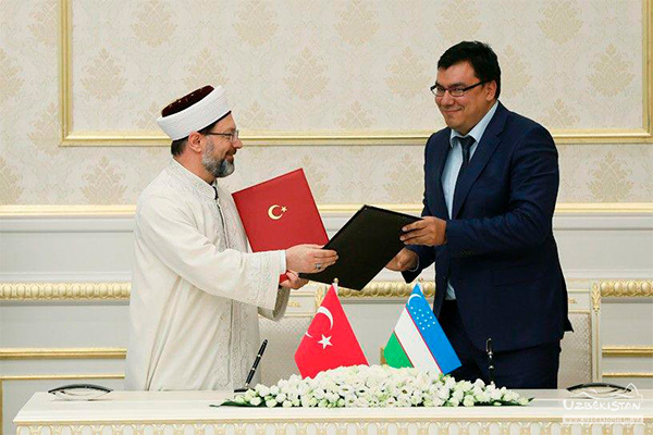 Узбекистан и Турции подписали меморандум о развитии зиёрат туризма