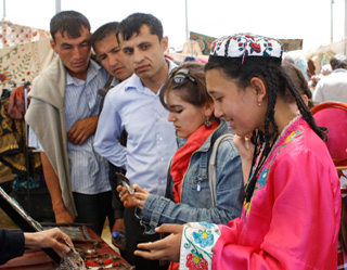 Фестиваль «Асрлар садоси» удался: праздник посетило более 100 тыс. человек