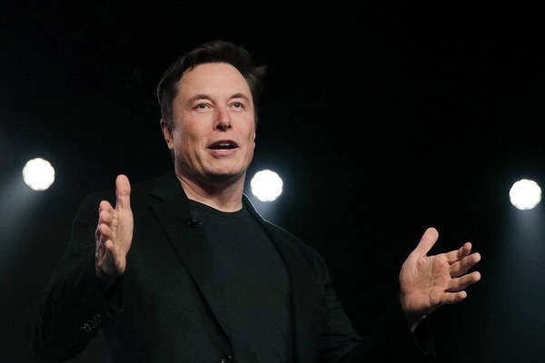 Илон Маск представил прототип человекоподобного робота