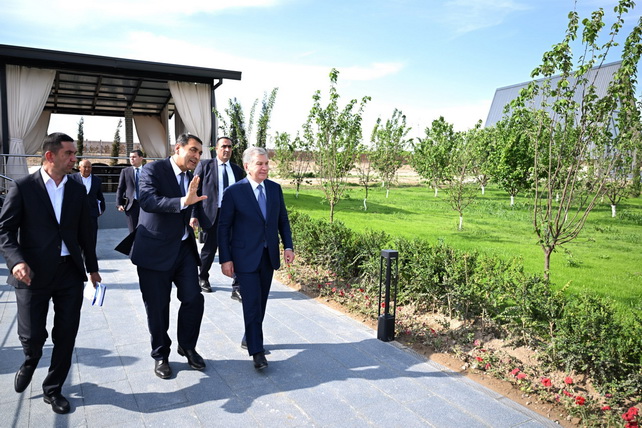 Мирзиёев осмотрел туркомплекс «Каркидон» в Фергане