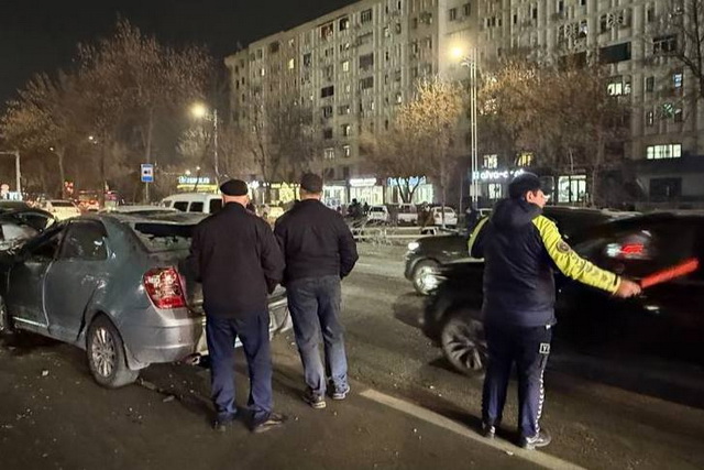 ДТП с участием трёх автомобилей в Ташкенте
