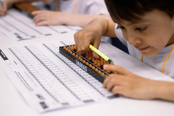 Uzbek boy wins first place at the Olympiad in mental arithmetic