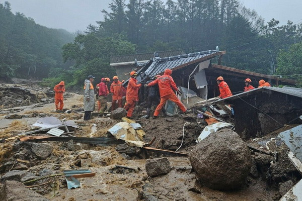 Число погибших в результате проливных дождей в Республике Корея возросло до 40, еще девять пропали без вести