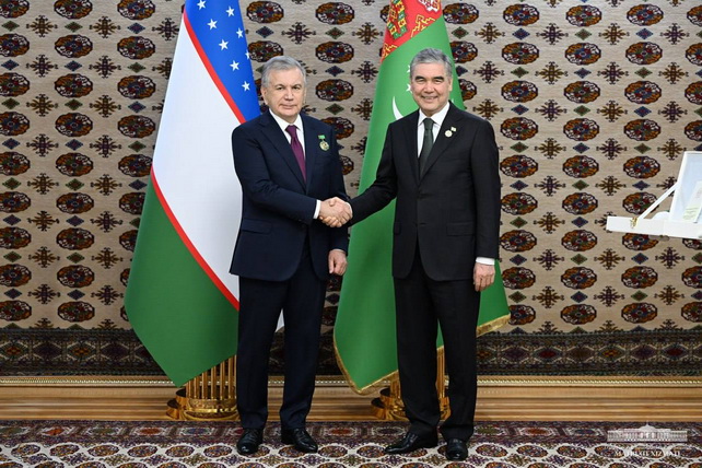 Shavkat Mirziyoyev awarded the commemorative medal "300th Anniversary of Magtymguly Pyragy"