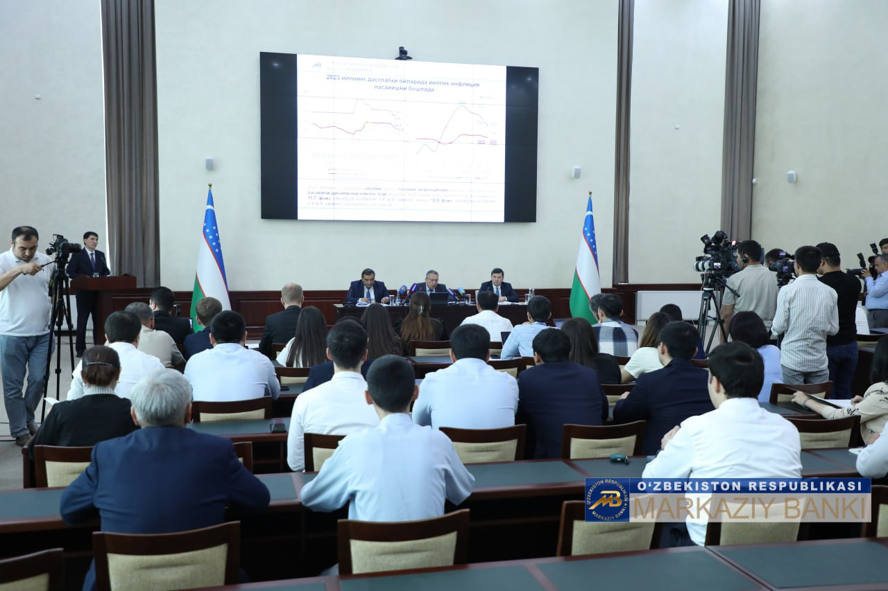 ЦБ выступает против введения обязательных электронных счетов-фактур для переводов между картами