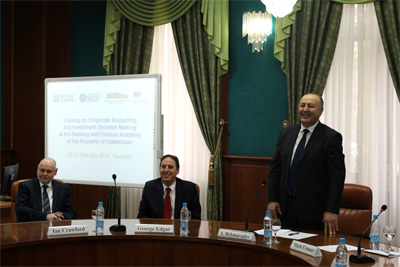 Британский эксперт проводит в Ташкенте мастер классы по международным инвестициям