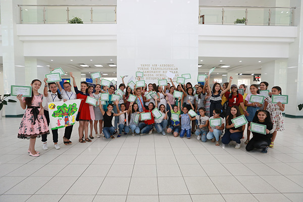 Девушки изучили создание мобильных приложений в рамках проекта Coding Summer Bootcamp for Girls