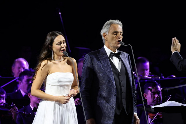 Андреа Бочелли выступил на площади Регистан в Самарканде