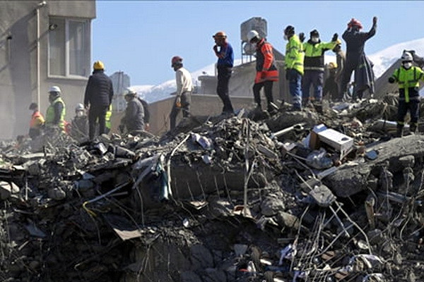 Число жертв разрушительного землетрясения в Турции превысило 44,3 тысячи человек