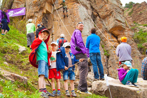 «Связь - на высоте!»: Ucell принял участие в «Альпиниаде-2014» в Чимгане