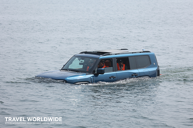 JETOUR G700 пересёк озеро под Пекином в ходе показательных испытаний амфибийных возможностей