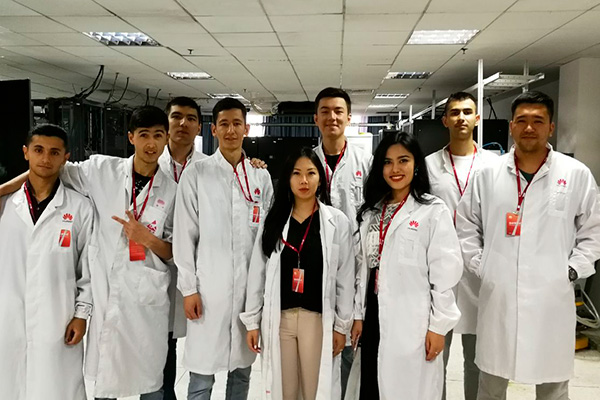 Студенты ТУИТ начали обучение на практических курсах в Китае